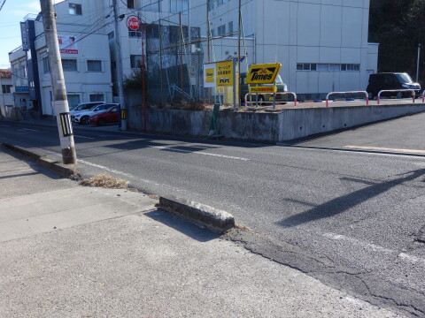 外観（前面道路の様子）